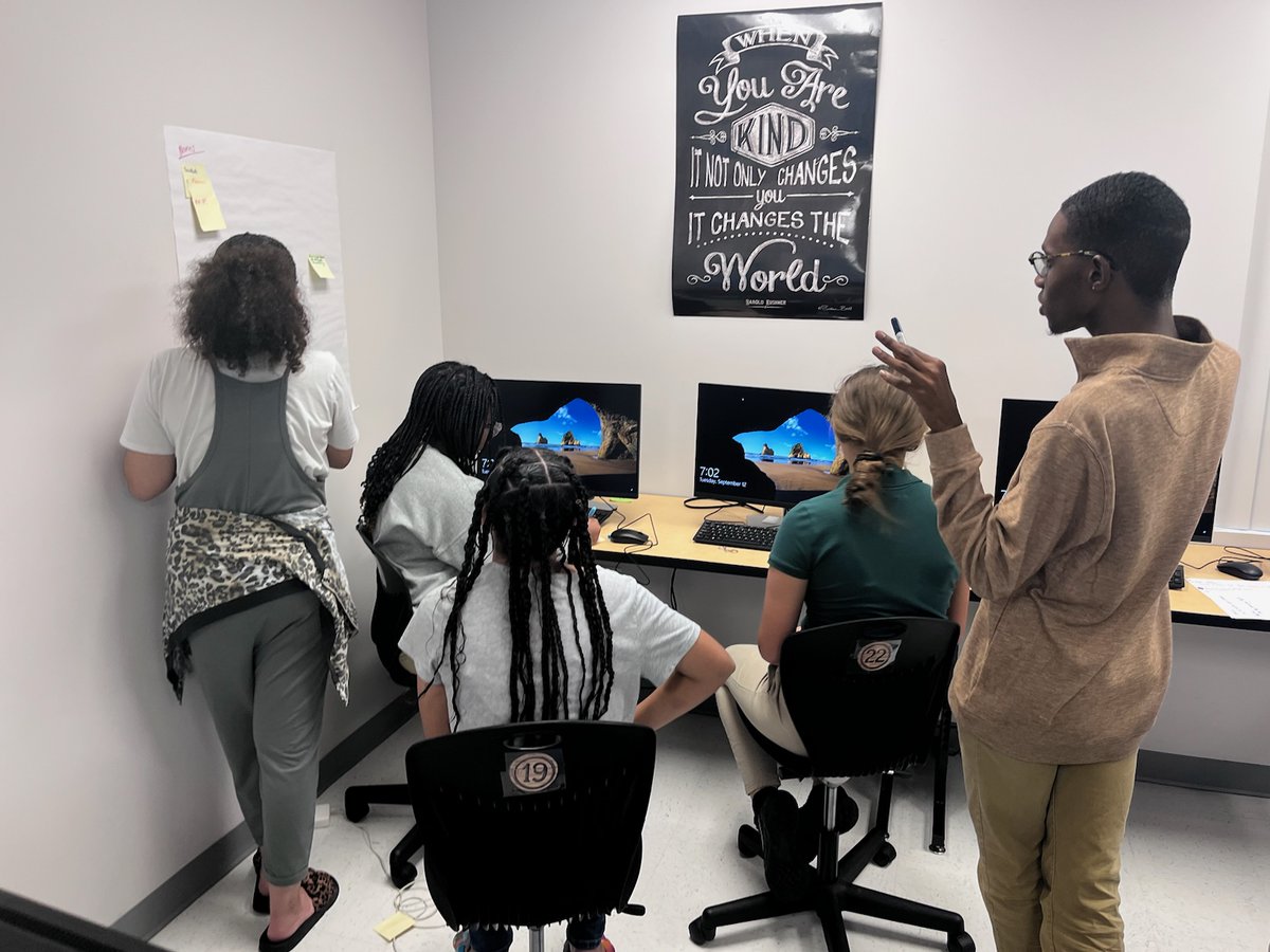 CGI_USFederal's tweet image. It's #ComputerScienceEducationWeek, and this year, CGI engaged 20K students through STEM at CGI, our Bridge Program, the IT Girl Challenge, and mentorship for 18 Congressional App Challenge teams.
#LifeAtCGI #CSEdWeek #STEM #ITEducation #STEMEducation