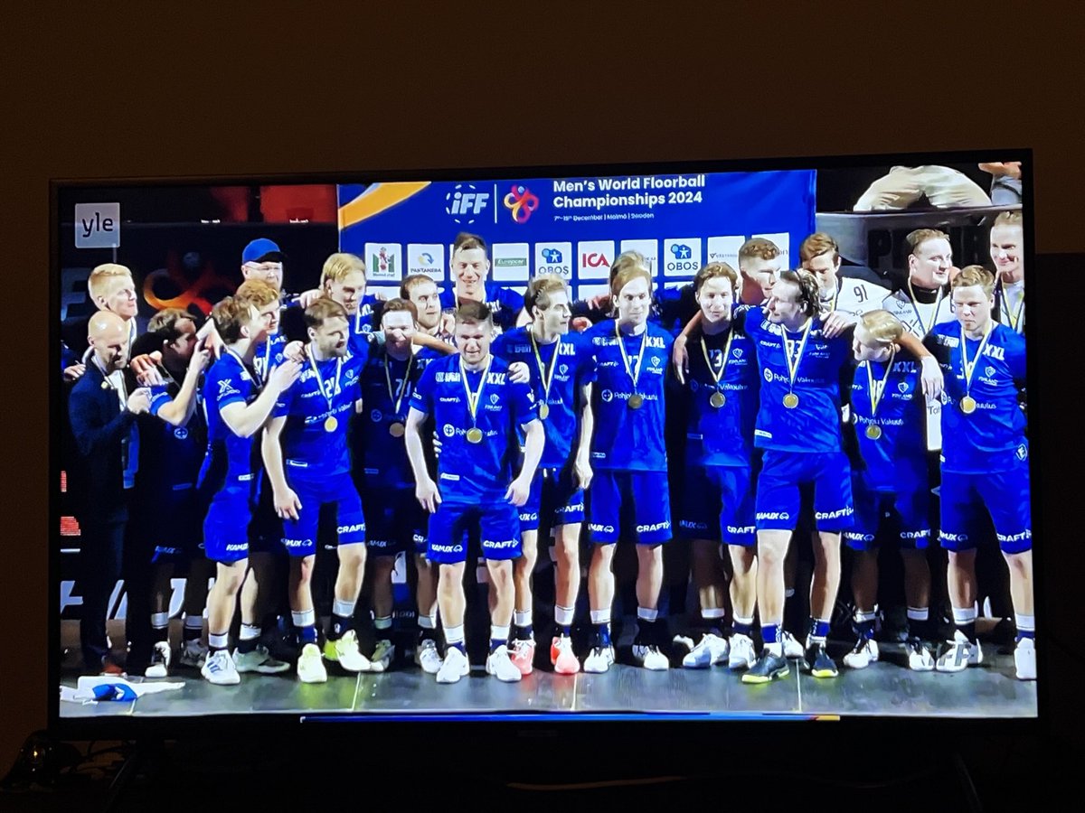 Torille!!! 🇫🇮
Tuli viime tinkaan kova ehdokas Urheilugaalaan vuoden joukkueeksi!
#salibandy