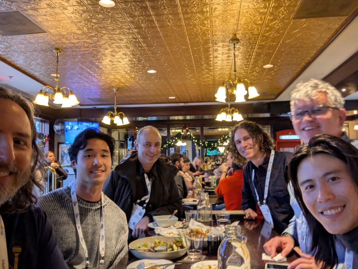 MosesOh4's tweet photo. It was great running into old Magenta folks at Neurips! @jesseengel @jpgard @wilzh40 @douglas_eck @GoogleMagenta https://t.co/NI2aNn8lUH