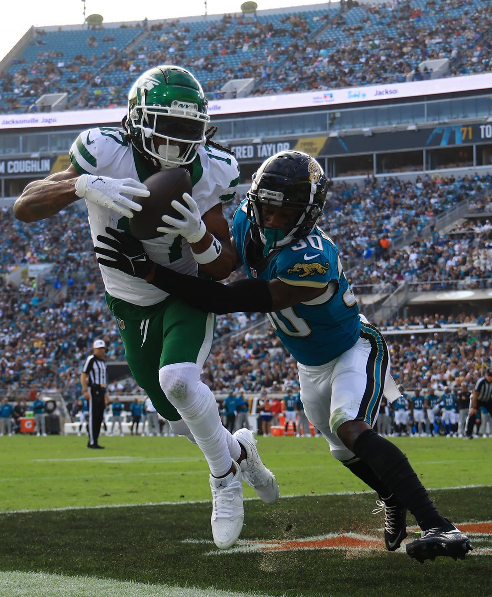 BleacherReport's tweet photo. Davante Adams WENT OFF vs. Jags 🤯

First half stats: 0 REC, 0 YDS
Second half stats: 9 REC, 198 YDS, 2 TD

Tae just won some fantasy matchups 😤 https://t.co/RGwzmrP081