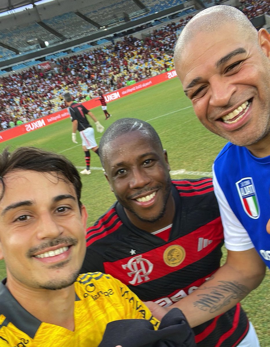 joaomercio's tweet photo. amo vcs meus herois ❤️🖤🏆 ÉSSSS https://t.co/5G4zDYpvrk