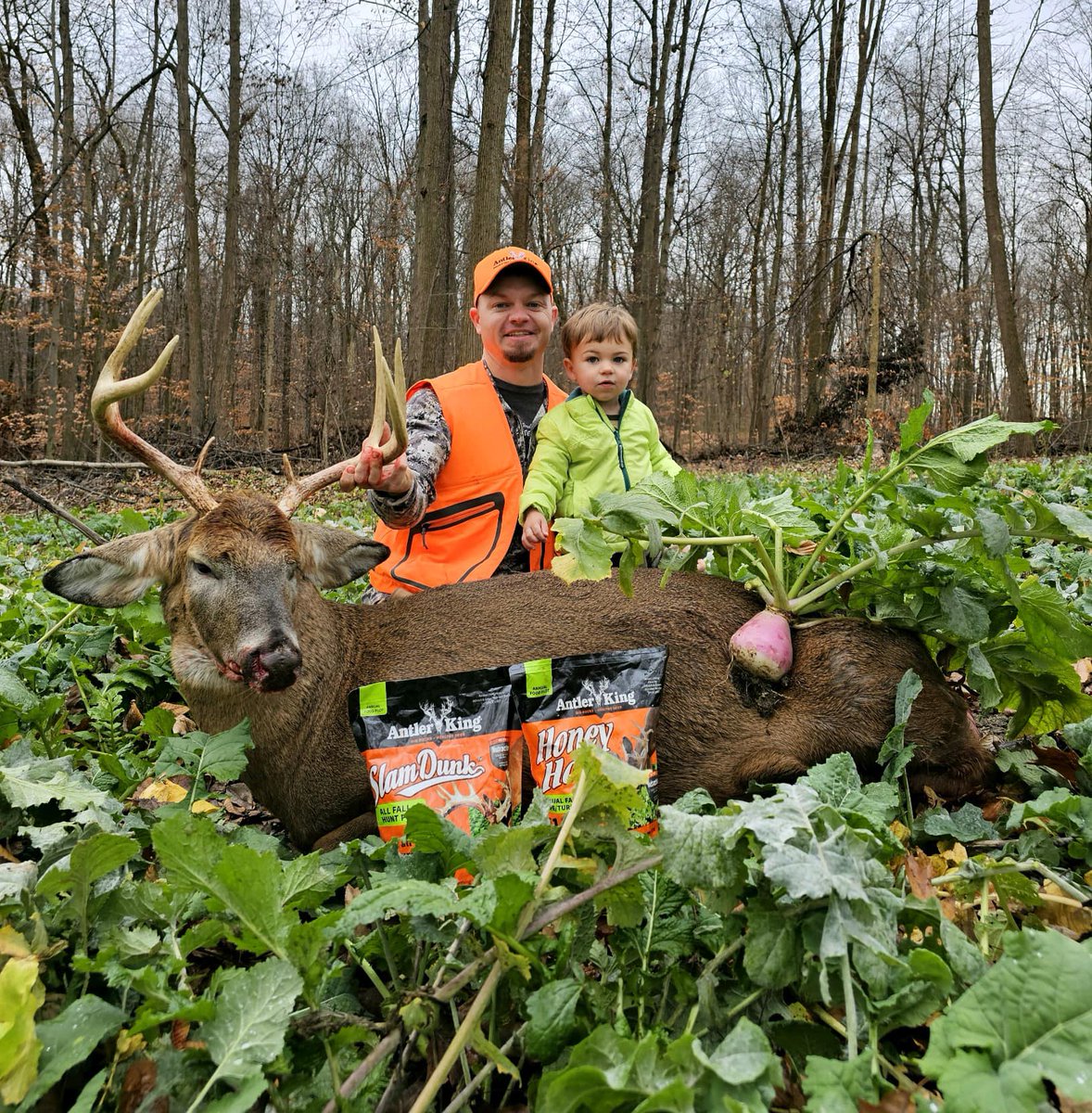 AntlerKingInc's tweet photo. The Antler King Pro-Staff Team has been getting it done! Congrats to Floyd Young on his beautiful buck!
.
#antlerking #biggerbucks #healthierdeer #foodplot #deerseason #whitetail #whitetailhunting #deernutrition #LandManagement #wildlifemanagement #fieldtoplate #deerhunting https://t.co/Btc0p5hOtc