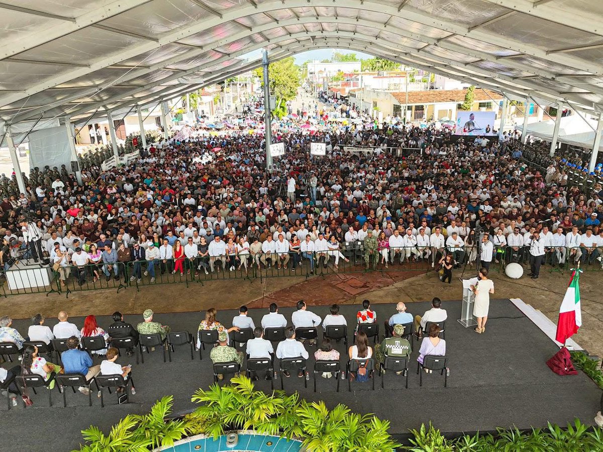 TabascoJavier's tweet photo. Hoy es un gran día porque celebramos junto a la Presidenta @Claudiashein y las y los gobernadores del sureste el primer aniversario del @TrenMayaMX. Estuvimos en la ceremonia realizada en #Chetumal, orgullosos de esta gran obra de orden mundial que está generando mucho desarrollo con justicia. El Tren Maya es el Tren del Pueblo.