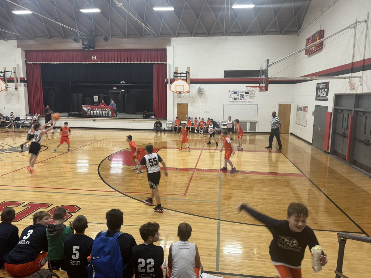 GVCoachHennig's tweet photo. Great watching Landon and all the future Mahomet Seymour ballers. Awesome job by all. @GHS_BBasketball https://t.co/qgJmbDUrsA