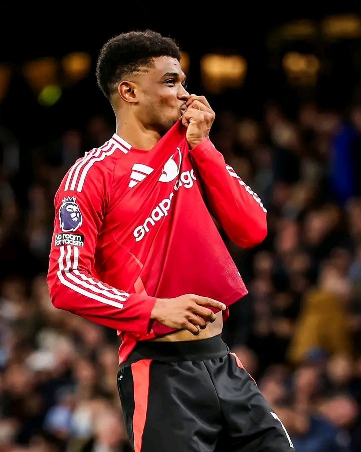 Bigg_PaaPaa's tweet photo. Hard fought game! Today Manchester is Red!!🔴 #GGMU #MUFC #MCIMUN https://t.co/jImEZVQidV