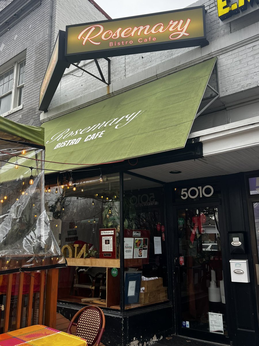 Tenleytown411's tweet photo. Sunday brunch at Rosemary Bistro Cafe on Connecticut Avenue. 

Then crossed the street to drop in on Politics &amp; Prose. 

#SundayInDC https://t.co/z7fuGM7iFt