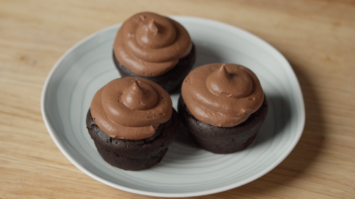 beaninstitute's tweet photo. Need a National Cupcake Day recipe? 🧁 
Chef Toni Sakaguchi at The Culinary Institute of America adds black beans to these chocolate babycakes for a rich and fudgy texture. 

https://t.co/bOP8yc4tmU 

#beans #nationalcupcakeday #cupcake #beaninstitute #northarvest https://t.co/fcyl7LAQVj