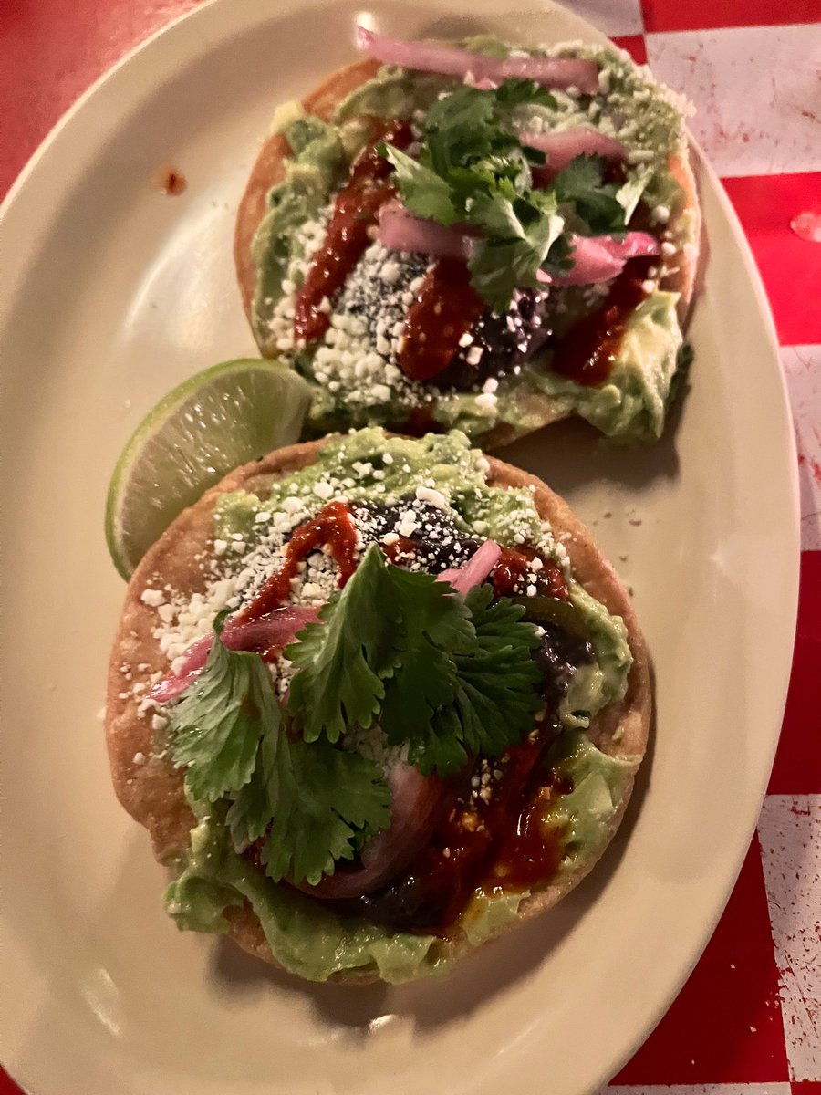 free_style_chef's tweet image. Avocado tostadas, anyone?

Crunchy shell topped with mashed avocado, mashed black beans, salsa, &amp;amp; pickled onions. This is my fav thing on the menu at Tacombi in NYC. 

#twittersupperclub #tostada #MexicanFood