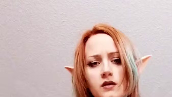Geile Goth Elfe reitet ... ➡️ tinyurl.com/4jbfnaev