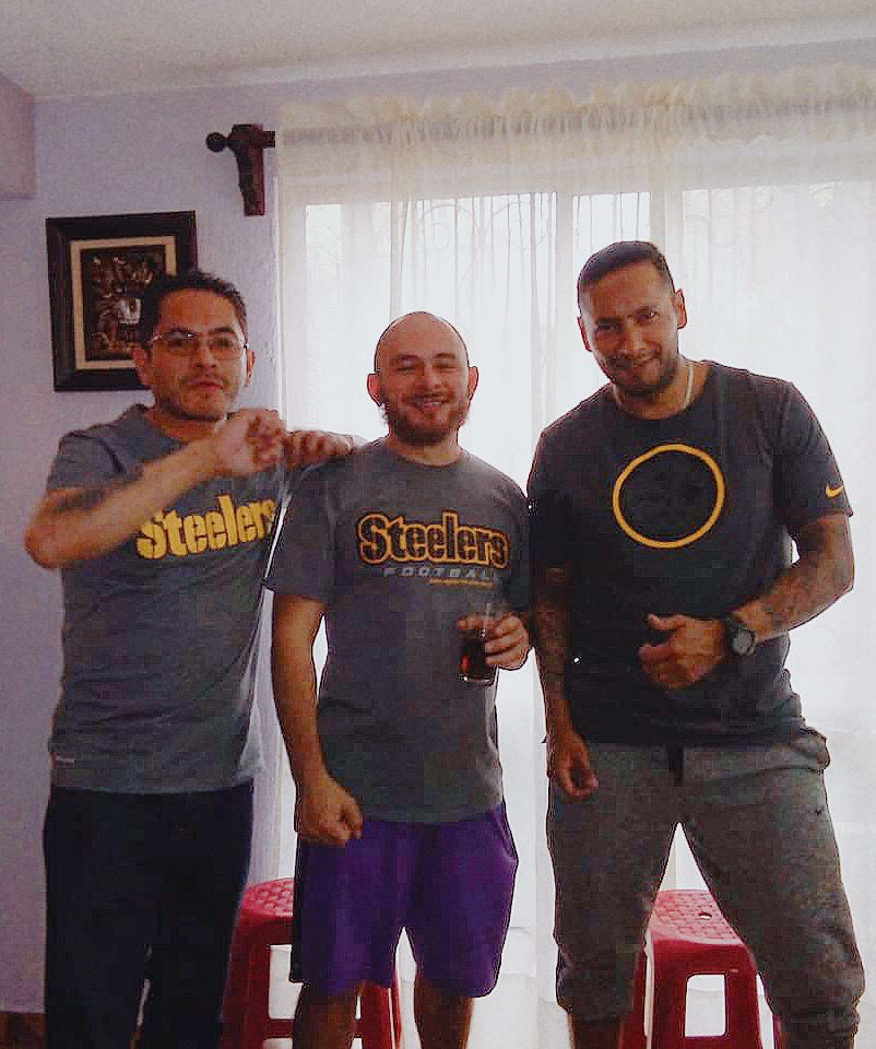 ram_qu3's tweet photo. #NFLenTelevisa #HereWeGo https://t.co/pNUZtJCvO1