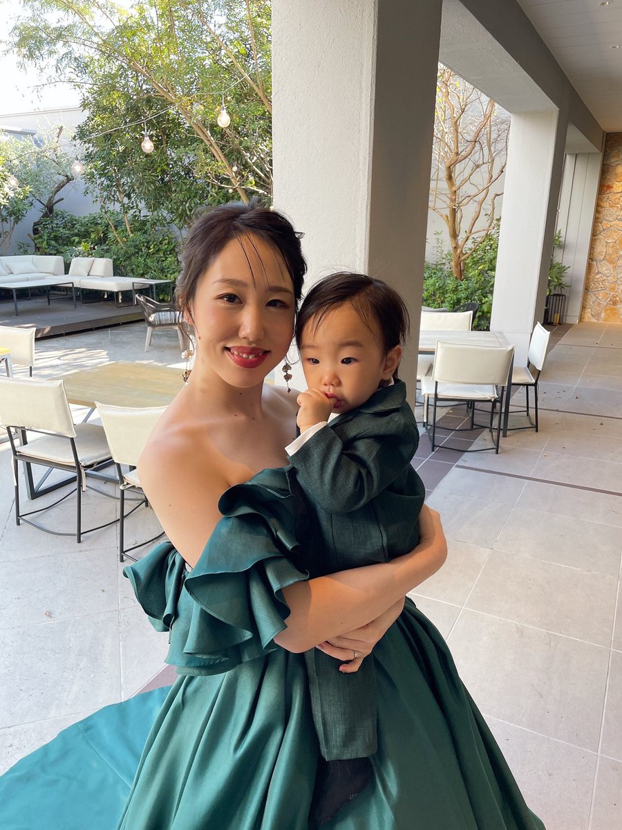 3bB1212's tweet photo. 先月の誕生日に結婚式を挙げました💍
一生に一度の晴れ舞台、最高に幸せだった〜🥹🩵
そしてかけがえのない友達よ、来てくれて本当にありがとう🥹🧡 https://t.co/nFxg43WP7H