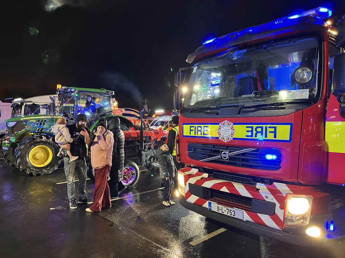 LimerickFire's tweet photo. The countdown to Christmas has officially begun Light up Limerick is wrapped up!
Thanks to @EastLimerick for the invitation, & the hard work in ensuring it runs successfully each year. Well done to all entrants for the effort in preparing vehicles for the event.
#lightuplimerick https://t.co/6qsZq0r8rk