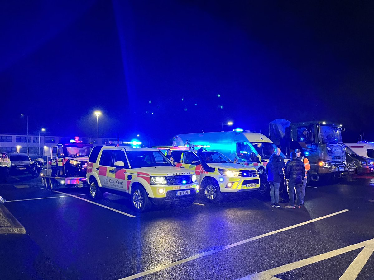 LimerickFire's tweet photo. The countdown to Christmas has officially begun Light up Limerick is wrapped up!
Thanks to @EastLimerick for the invitation, & the hard work in ensuring it runs successfully each year. Well done to all entrants for the effort in preparing vehicles for the event.
#lightuplimerick https://t.co/6qsZq0r8rk
