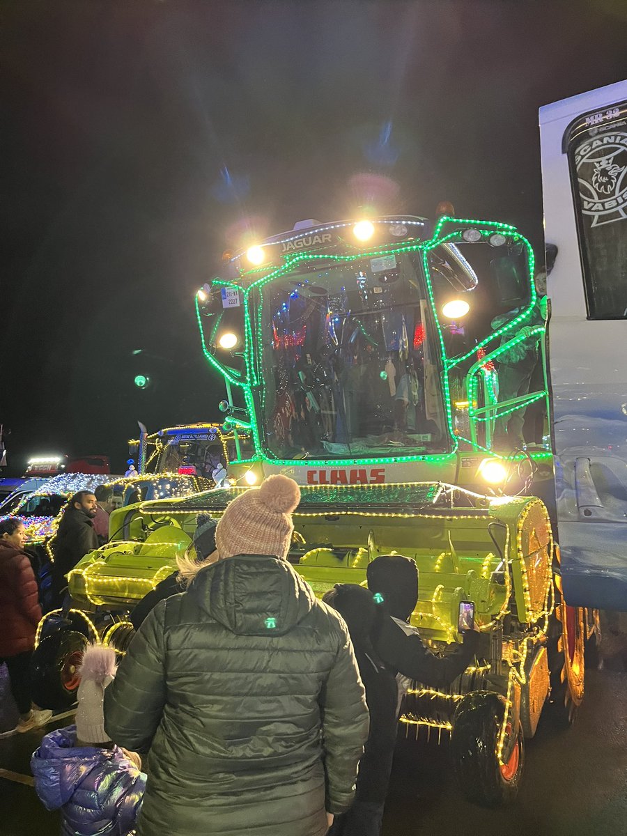 LimerickFire's tweet photo. The countdown to Christmas has officially begun Light up Limerick is wrapped up!
Thanks to @EastLimerick for the invitation, & the hard work in ensuring it runs successfully each year. Well done to all entrants for the effort in preparing vehicles for the event.
#lightuplimerick https://t.co/6qsZq0r8rk