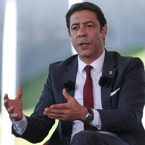 DrNotavel20's tweet photo. Dr. Rui Costa tem que começar a pensar muito bem se quer continuar com Bruno Lage no Benfica.
Desde o jogo contra o Arouca começou-se a ver um Benfica mais fraco. Acho que está na hora de começar a pensar em substitutos! https://t.co/FBk0rR9KIb
