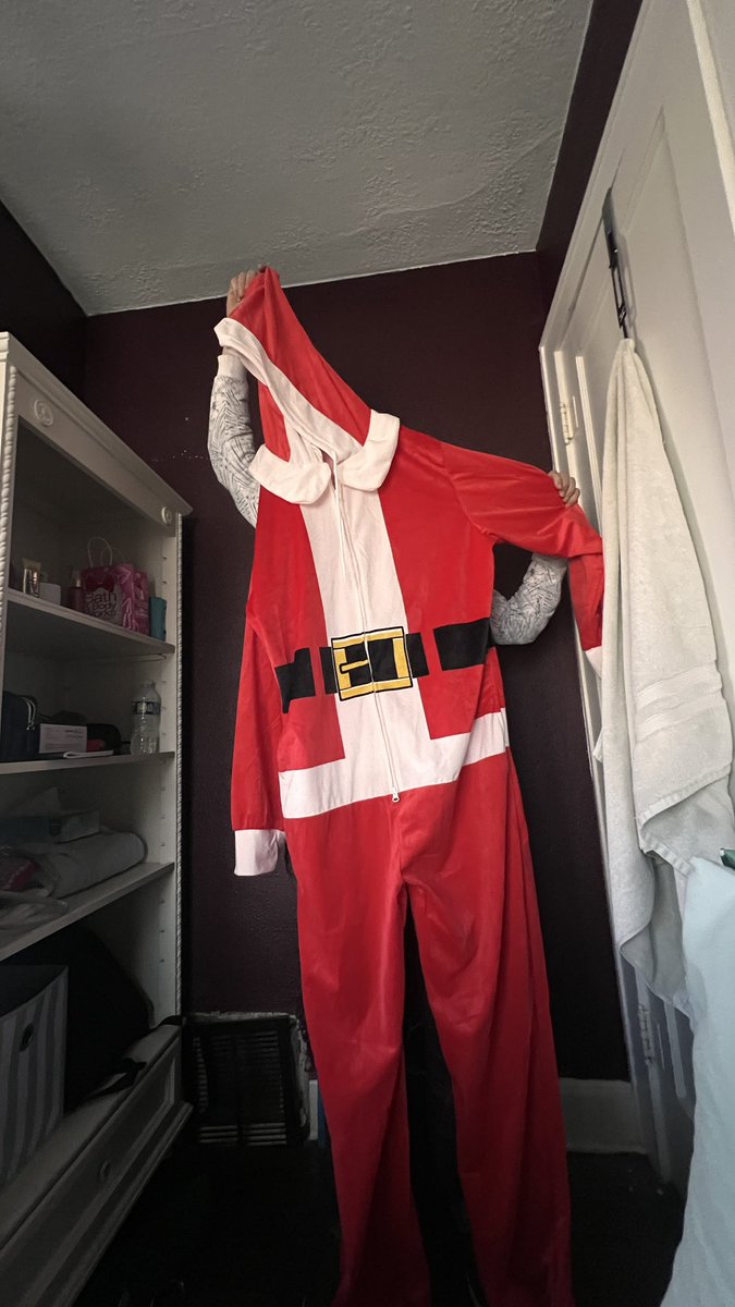 nightmeall's tweet photo. Missing: Mrs. Claus is looking for her Santa Claus! If you’ve seen him, please send him home before Christmas! 🎅❤️✨ #WhereIsSanta #MrsClausNeedsYou https://t.co/iDxoChxdUX