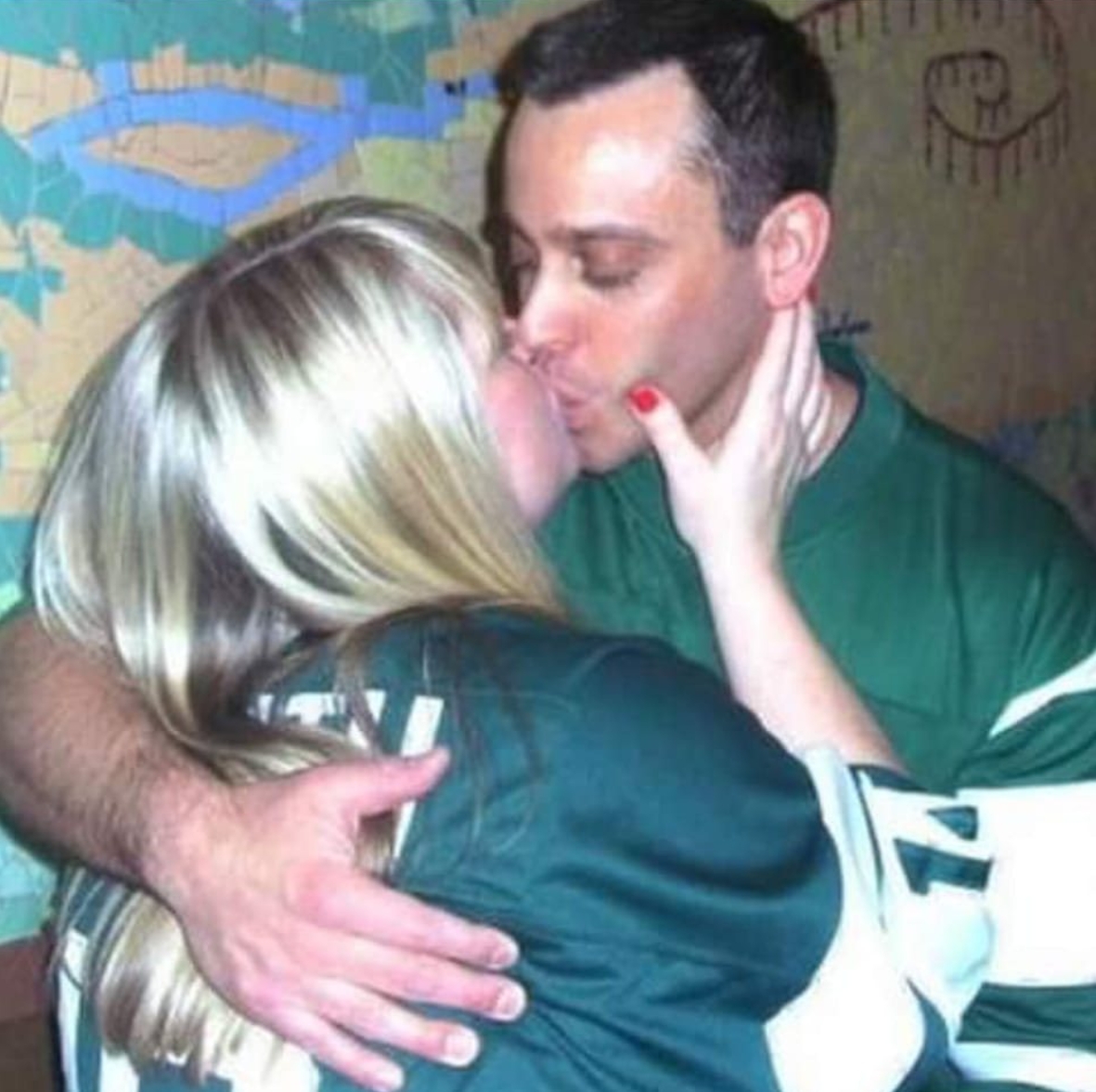 almostmelody's tweet photo. @nyjets We love you @nyjets!!! 💚🖤🤍 https://t.co/dbBZXhIFGa