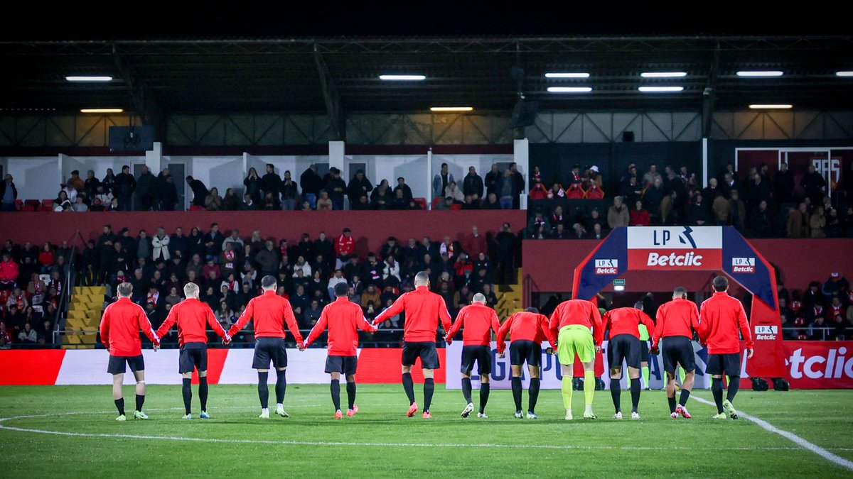 SLBenfica's tweet photo. ❤️⚪

#AVSSLB • #LigaPortugalBetclic https://t.co/YQGFsJQ5UR