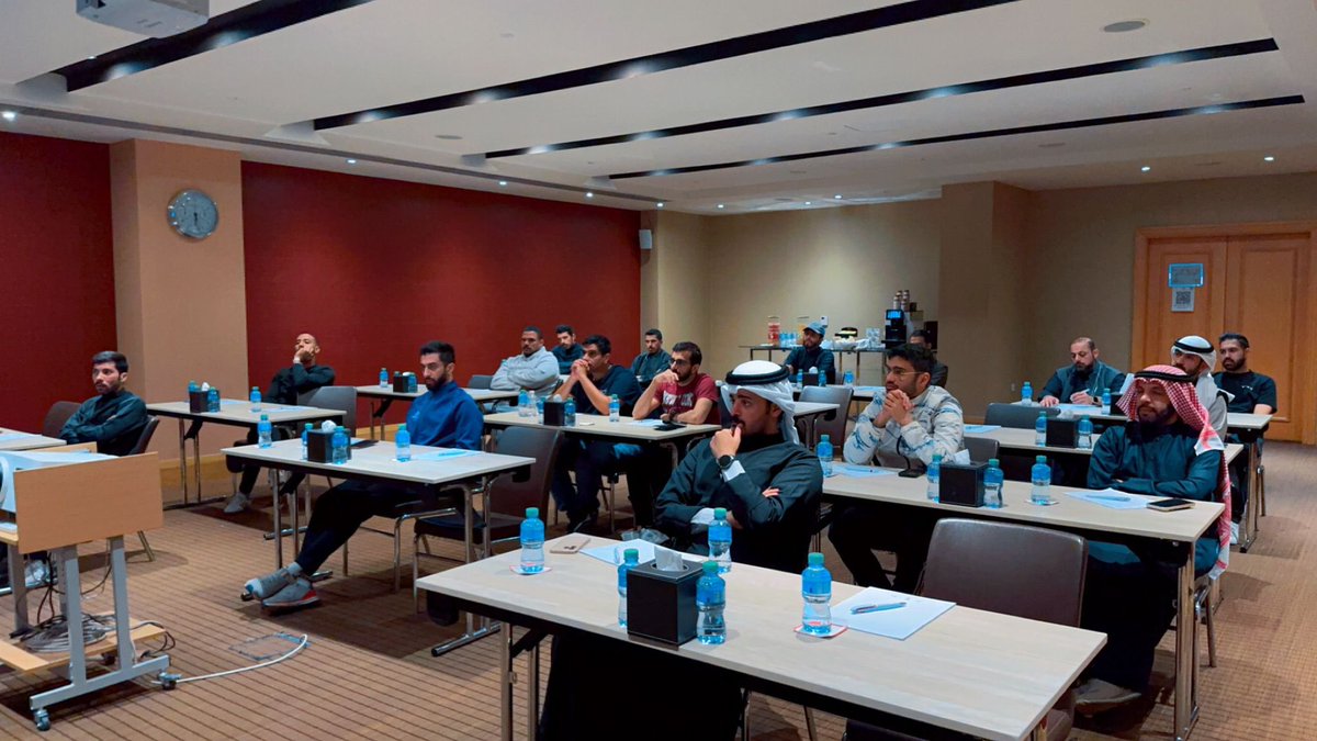 AltamiuzS's tweet photo. اليوم الثاني من دورة المستوى D ضمن سلسلة رخصة المدير الرياضي 
تنظمها التميز للإستشارات الرياضية بتعاون مع الاتحاد الكويتي لكرة القدم 

يحاضر بالدورة 
أ.د.احمد فاروق
رئيس قسم الادارة الرياضية بجامعة حلوان

تقام فعاليات الدورة بفندق الميلينيوم https://t.co/fwtfHkZ34f