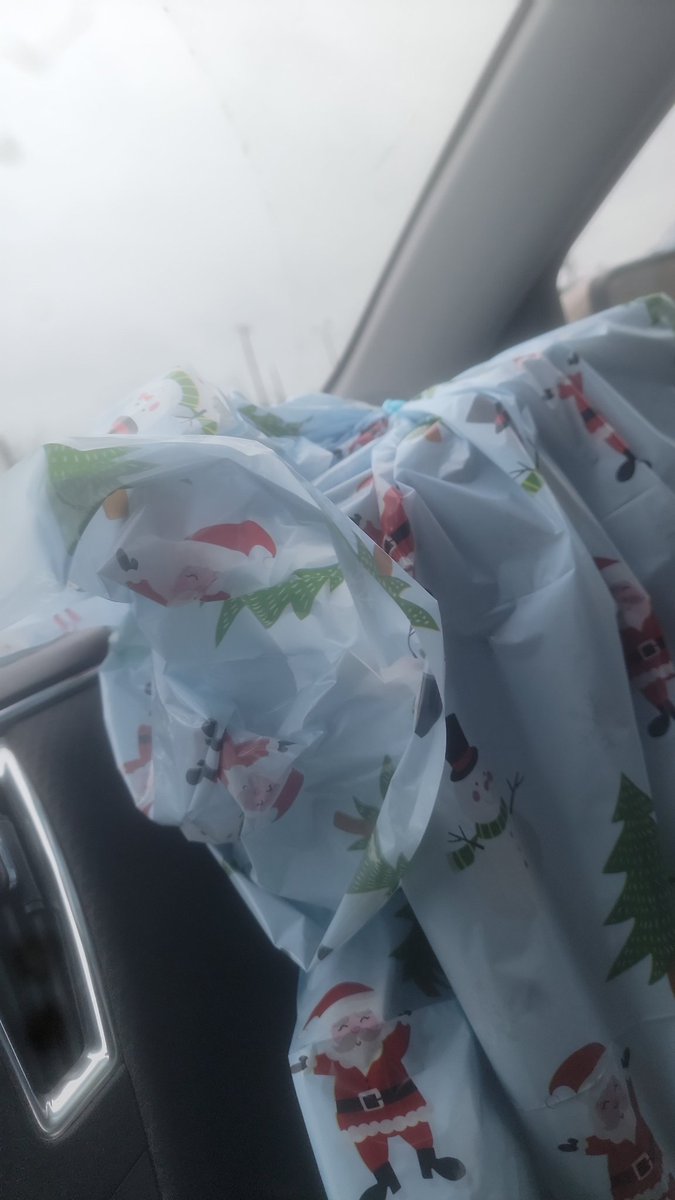PoundersHoopsBB's tweet photo. #PounderClause out making deliveries. https://t.co/gKavNjnADS