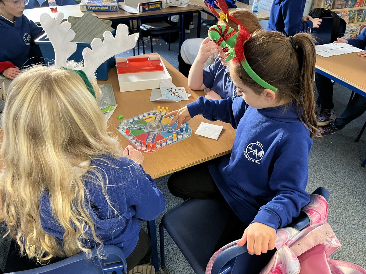 P4 and Mrs Smith tweet media