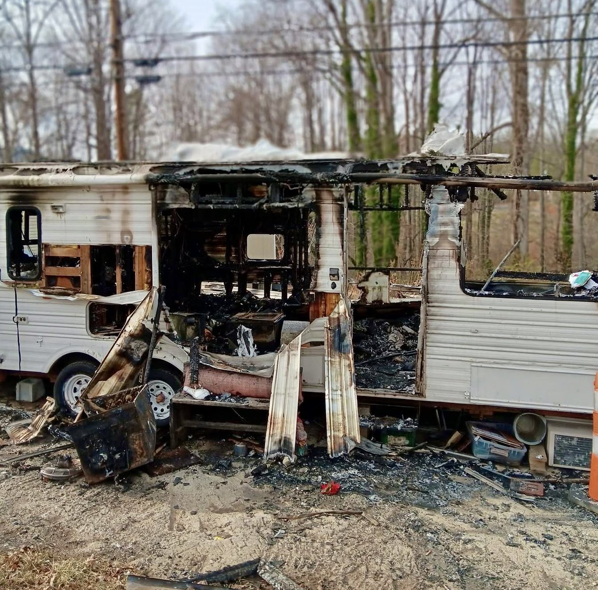 Tiffany34006057's tweet photo. North Carolina - there is a list I just shared where fire extinguishers are needed! Will post in comments. Another RV caught fire 💔 Just can’t catch a break. #HeleneRecovery #WNC #HelpNC
@TheShawnHendrix
#Saints #Gmail
#Jets #NFL https://t.co/nAWxCKhIDH