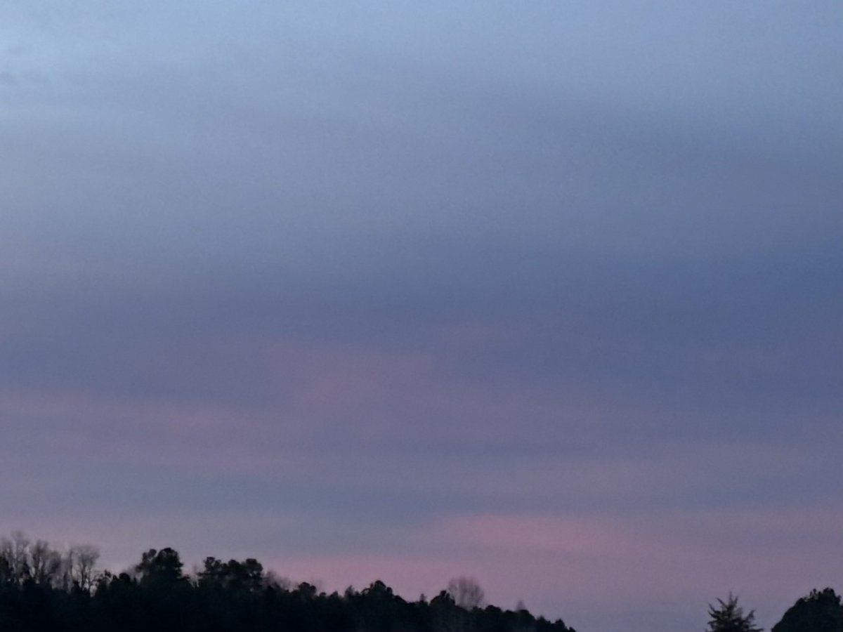 TheOtherLori's tweet photo. 10 Sunday funday miles starting with the full moon &amp; midway through with cotton candy skies. #runchat #fullmoonsetting #cottoncandyskies https://t.co/Car35R25bW