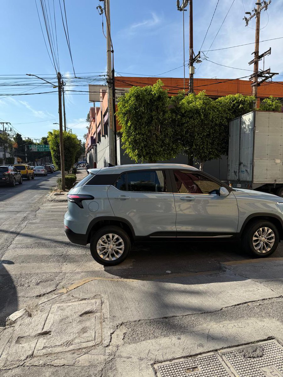 apgaona's tweet photo. @OVIALCDMX  @A_VCarranza @GobCDMX que se puede hacer a estas personas que obstruyen rampas para discapacitados calle cuitlahuac esquina Lorenzo Boturini col Lorenzo boturini https://t.co/0tJt2460Xr