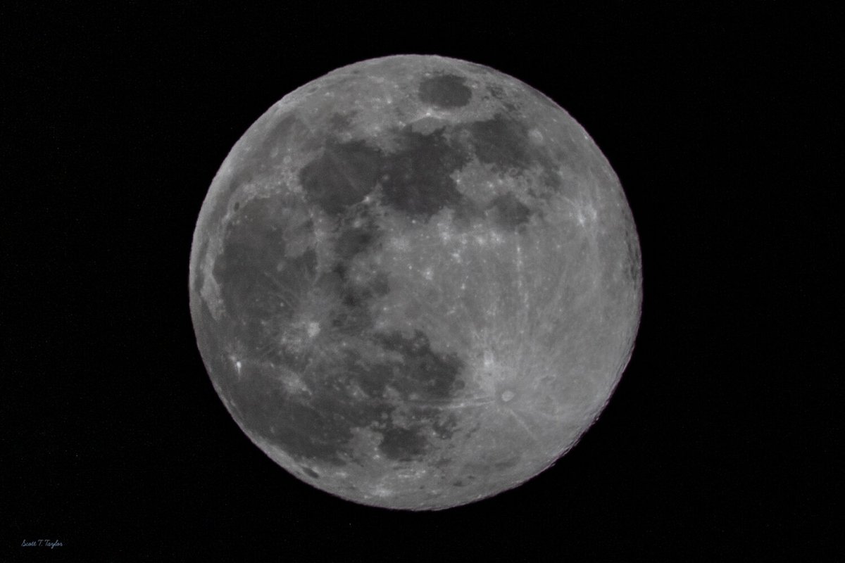 KSL5TV's tweet photo. COLD MOON: The last full moon of 2024 lit the sky over the weekend, named to signify the season's long, cold nights.

Submit your weather photos to our #AsYouSeeIt page.

📷 1,2: Scott Taylor
📷 Paula Roberts
📷 Jamie Richards https://t.co/CYI3fIq0Tu