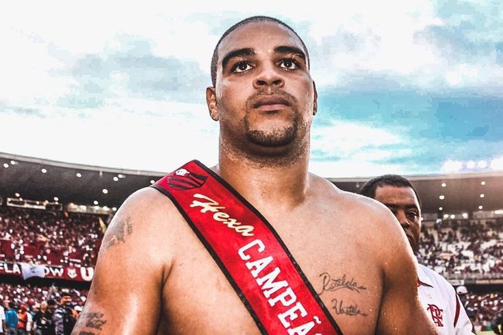 MengaoMalvada0's tweet photo. Você considera o Adriano imperador mais ídolo do que o Gabigol? https://t.co/gcggbyY4s0