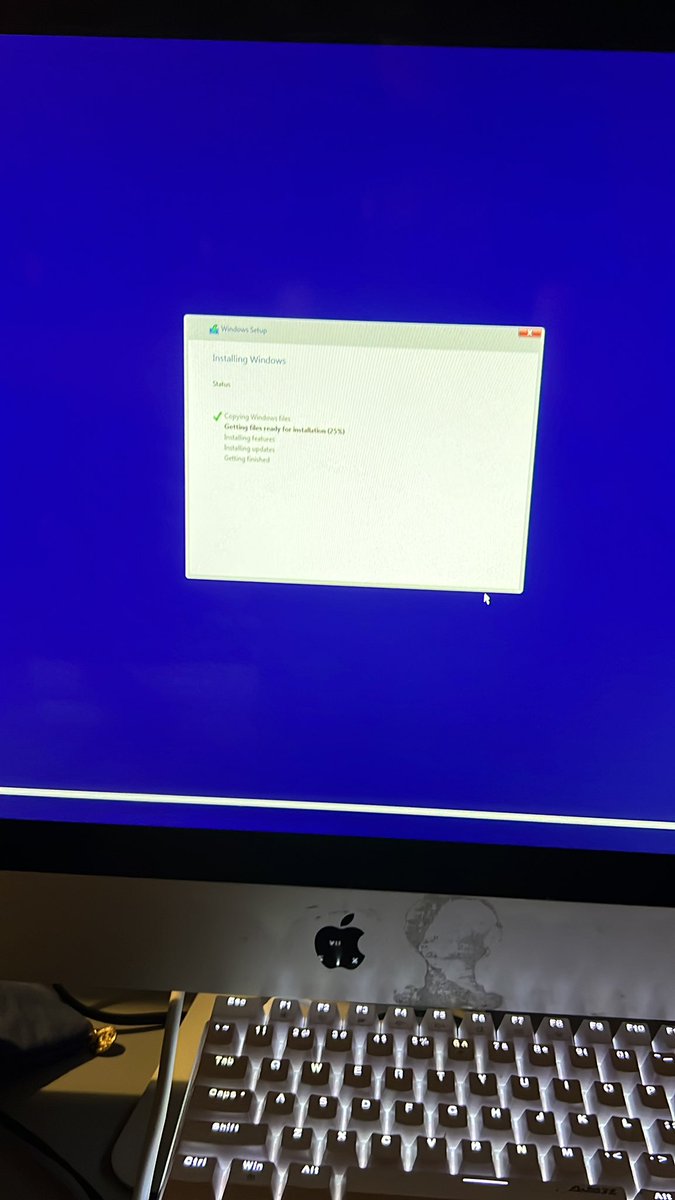 Guys I did it, Windows 10 on my Mid-2011 iMac