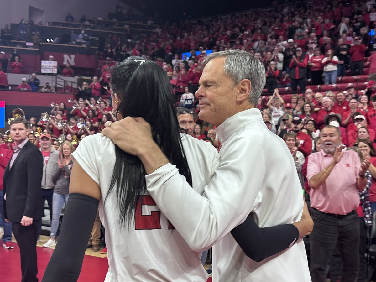 Special moment for these two. #Huskers <a href="/KETV/">KETV NewsWatch 7</a>