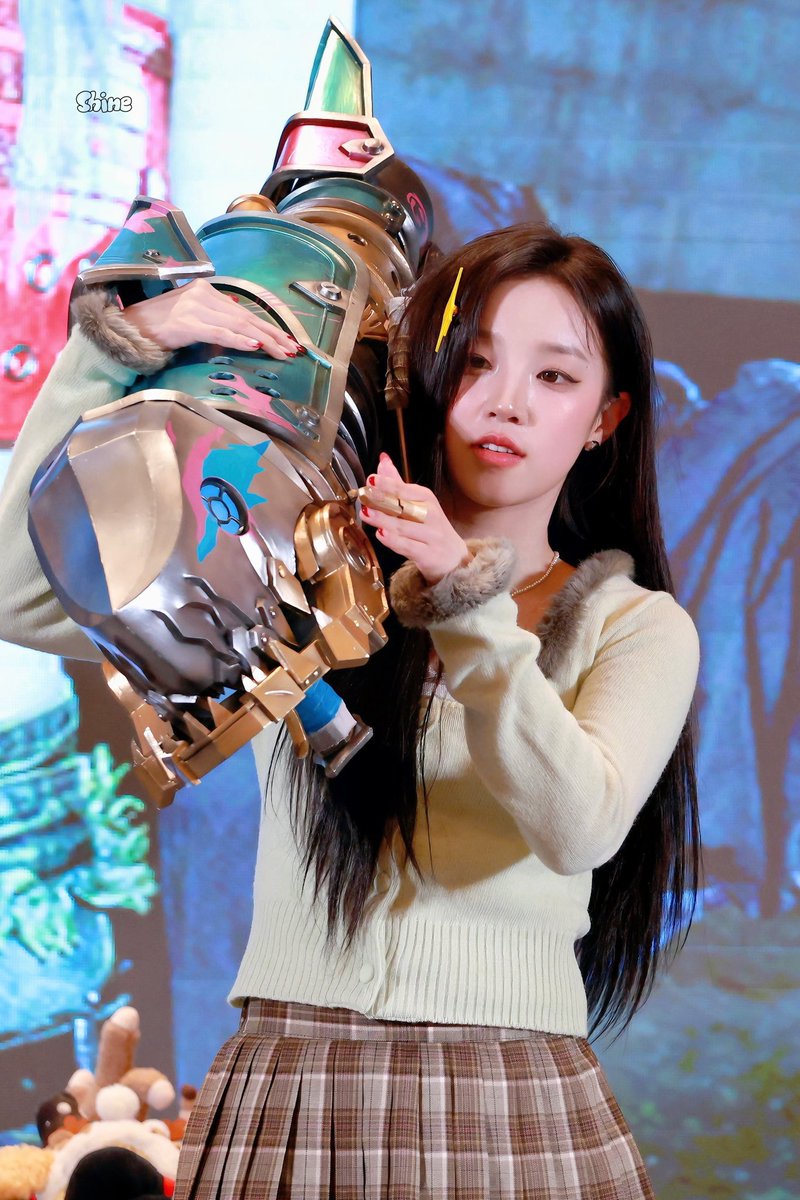 yuqi tweet media