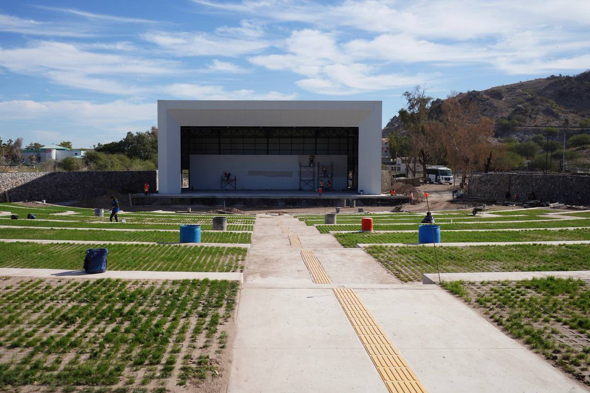 AlfonsoDurazo's tweet photo. Me comparten estas imágenes del avance de la rehabilitación del parque “La Sauceda”. ¡Vean cómo está quedando el nuevo auditorio! 🙌 https://t.co/ZKsjWW9oqG