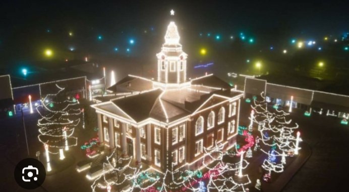 Pegleg1337's tweet photo. @L3WG_  Hey man meant to post the parade in ur discord but missed it. Here are some shots of tge square in my town from the weekend after thanksgiving til new years https://t.co/8f4pC1znJs