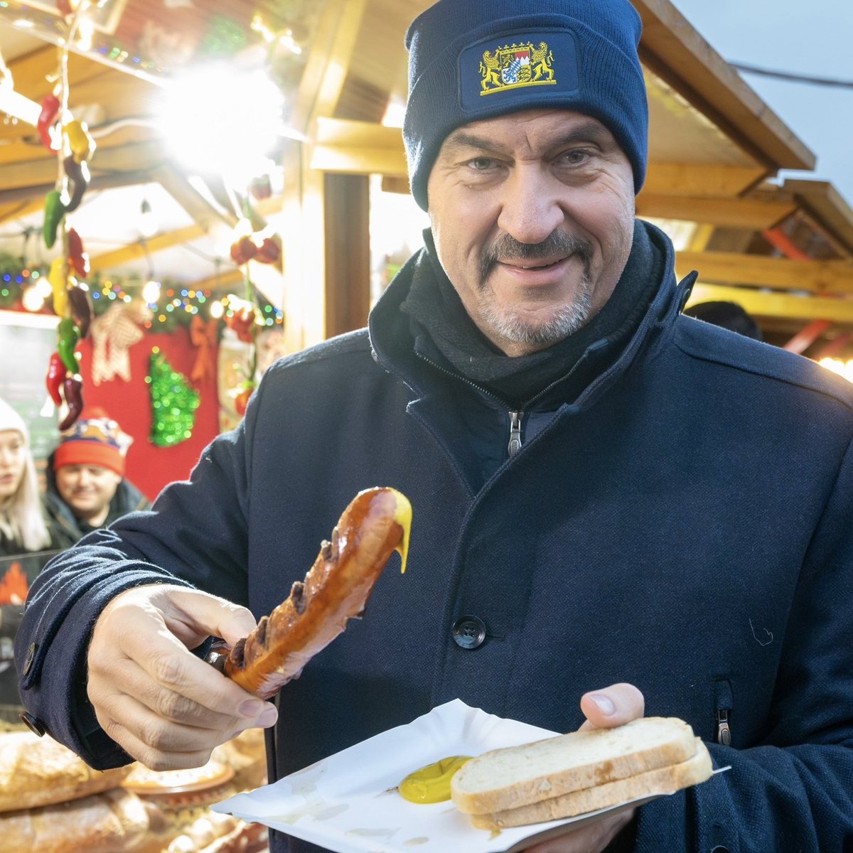 l8nighttracker's tweet photo. "Mit die größte Geschmacklosigkeit der letzten Jahre. Sich anschließend mit dem Würstchen abbilden zu lassen ist Art der Banalisierung der Politik, die zu Vertrauensverlust beiträgt. Da sind irgendwelche Synapsen nicht richtig verdrahtet." Steinbrück wohltuend klar
#Söder #Miosga https://t.co/QOJLWichhF