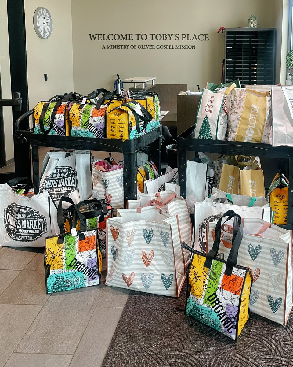 A huge thank you to Rick Woodley and the Palmetto Church of Christ for their generous donation of 40 blessing bags to Toby's Place! Your kindness makes a difference in the community. 

Explore more ways to give: olivergospel.org/ways-to-give