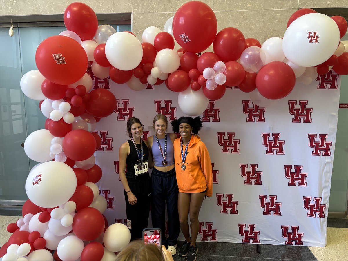 Evanjumps's tweet image. First indoor meet of the season. 5’4” is a personal indoor best.