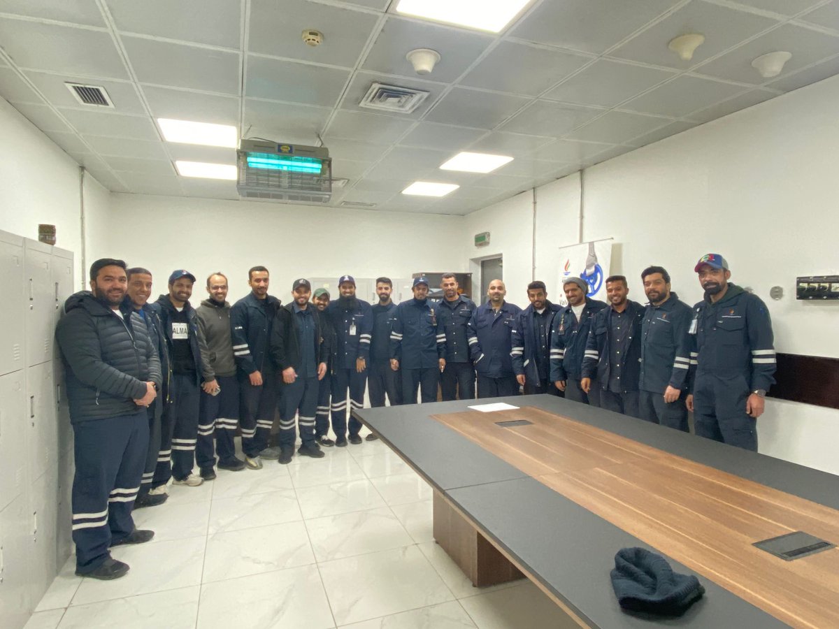 تشرفنا بزيارة إخوانا نقابة البترول ( التغيير ) 

وكامل الدعم والتأييد لهم في الانتخابات القادمه

#القطاع_النفطي