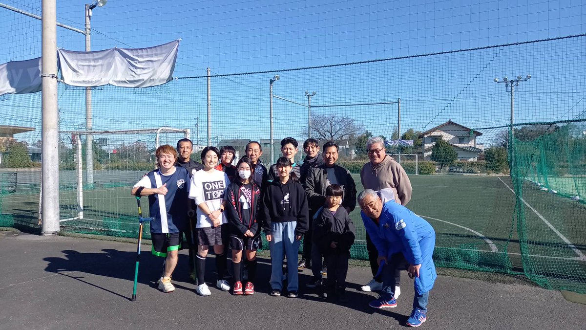 FcOnetop's tweet photo. 12/15(日) 花園フットサルクラブ・エフスリーにて年内最後のチーム練習会を行いました!
選手間でコミュニケーションを取りながら、コンパクトな動きを意識した2時間となりました。
練習後には皆で用具入れの清掃🧹
来年も #FCONETOP をよろしくお願いします!
#アンプティサッカー
#深谷 https://t.co/af8Yt8ZXZM