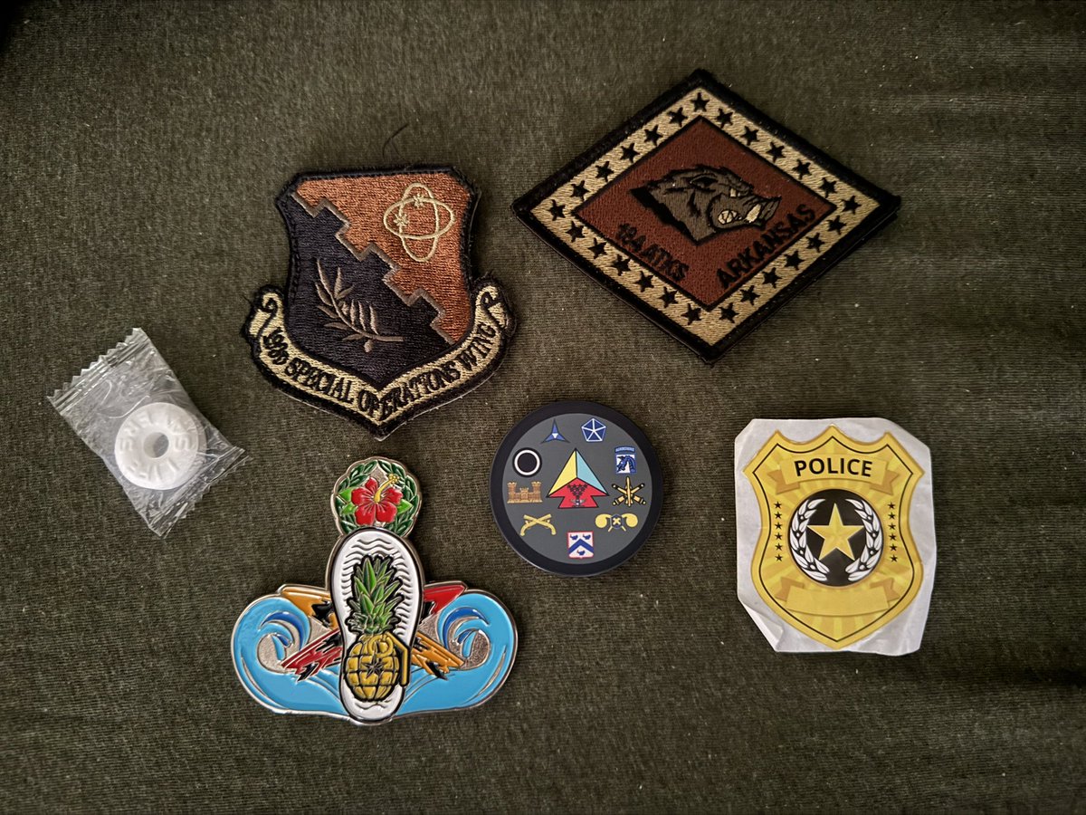 LtCatra's tweet photo. these are my awards, mother. from army. (wishing a happy WFX/YS endex to all those who celebrate) https://t.co/ymst8rfV76