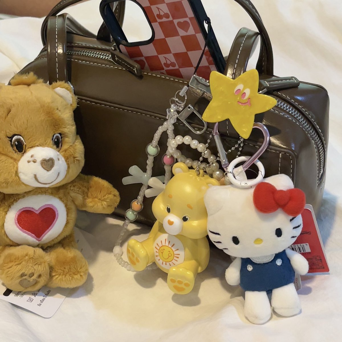 ifeelsopeach's tweet photo. Listerine x Care Bears น่ารักแบบตะโกนน T.T นี่ตามเก็บครบทุกสี 🧤 วันนี้มาเจอสีใหม่ที่เซเว่น ก็คือรีบซื้อเลย เพราะสีนี้มีขายแค่ที่เซเว่นเท่านั้น! คราวนี้ก็มีแคร์แบร์ครบแก๊งละ 🎀 ใครอยากตามเก็บพุ่งตัวไปซื้อที่เซเว่นได้เลย 🐟💌 
#ListerineTH #ListerineTHxCareBears https://t.co/WQIxMlqV1x
