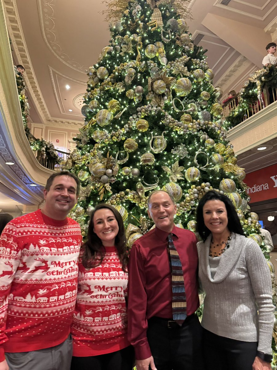 MbadeBade's tweet photo. Yuletide! Congratulations to Sandi Patty and the Indianapolis Symphony Orchestra on an amazing performance &amp; experience unique to Indiana! 🎶🎄 https://t.co/3e6qDoA3TP