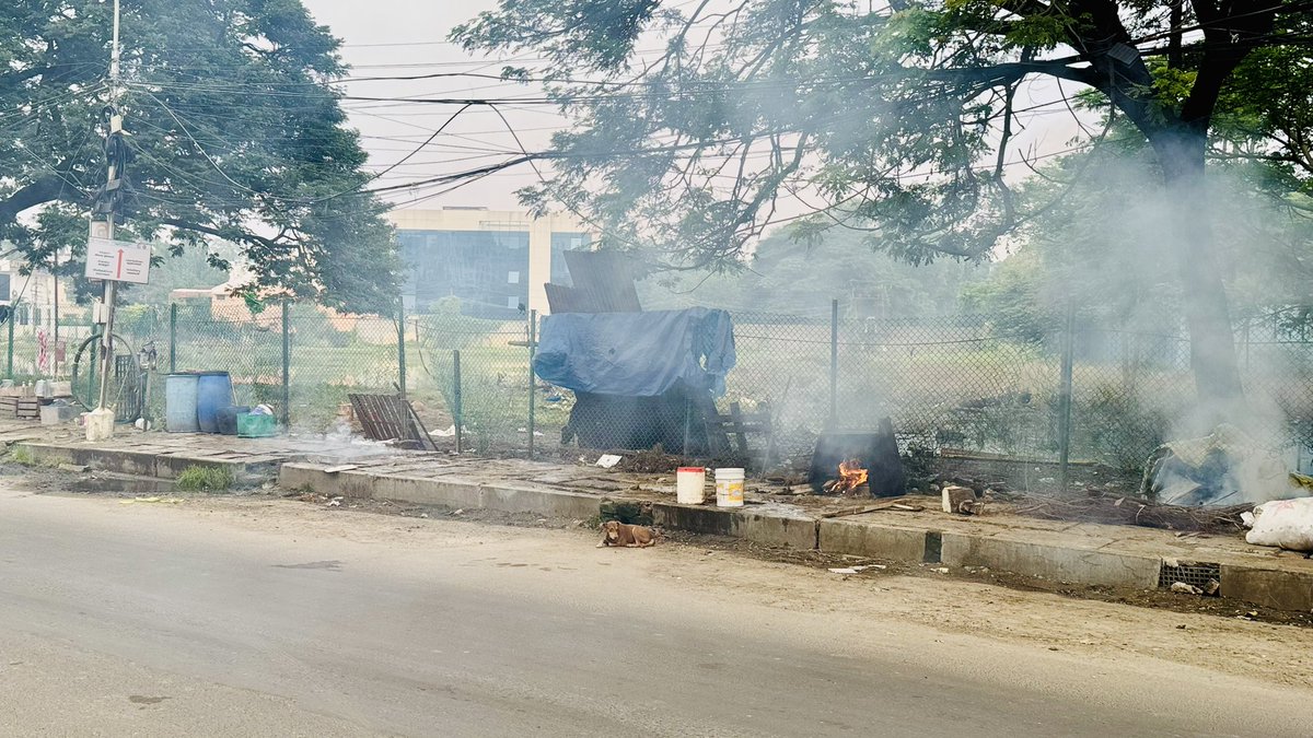 okdokiees's tweet photo. @chennaicorp @omjasvinMD @karthickselvaa @DavidManohar7 @Arappor State of platform in MKN Rd, Near Alandur Court, taken over by cow owners, burning causing pollution and spoilt newly laid platforms + Unauthorized, unhygienic eat outs. no action despite many complaints Pl act 🙏 https://t.co/TlgoEWmiwV