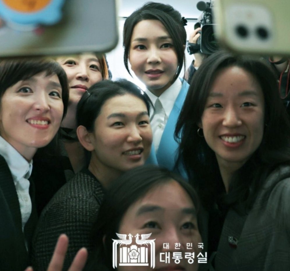 그냥
잊고
모른척 지나가면
이런 기레기는 
반복된다