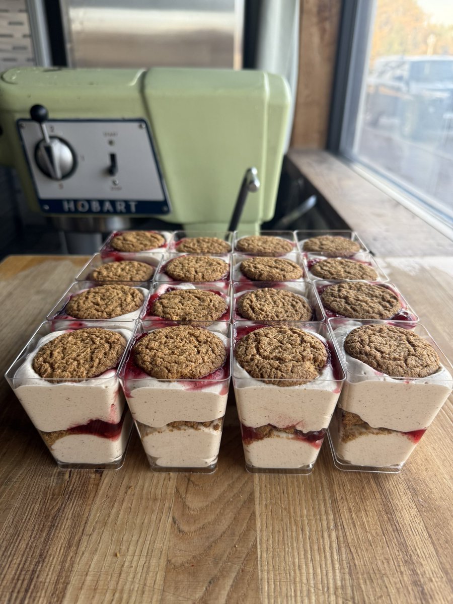 chefjonesIII's tweet photo. Eggnog pudding: eggnog diplomat cream, spiced cranberry orange compote, ginger snap cookies <3 https://t.co/00jA2S8bcQ