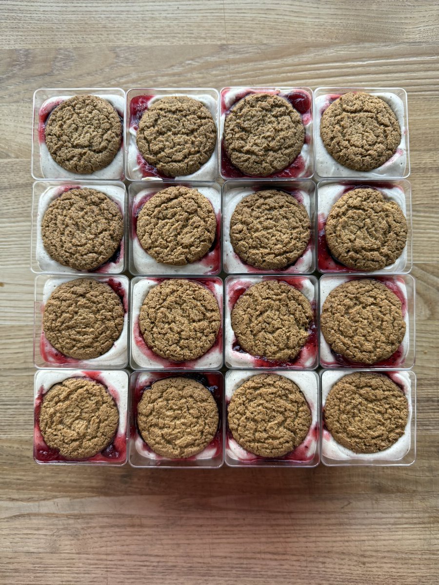 chefjonesIII's tweet photo. Eggnog pudding: eggnog diplomat cream, spiced cranberry orange compote, ginger snap cookies <3 https://t.co/00jA2S8bcQ