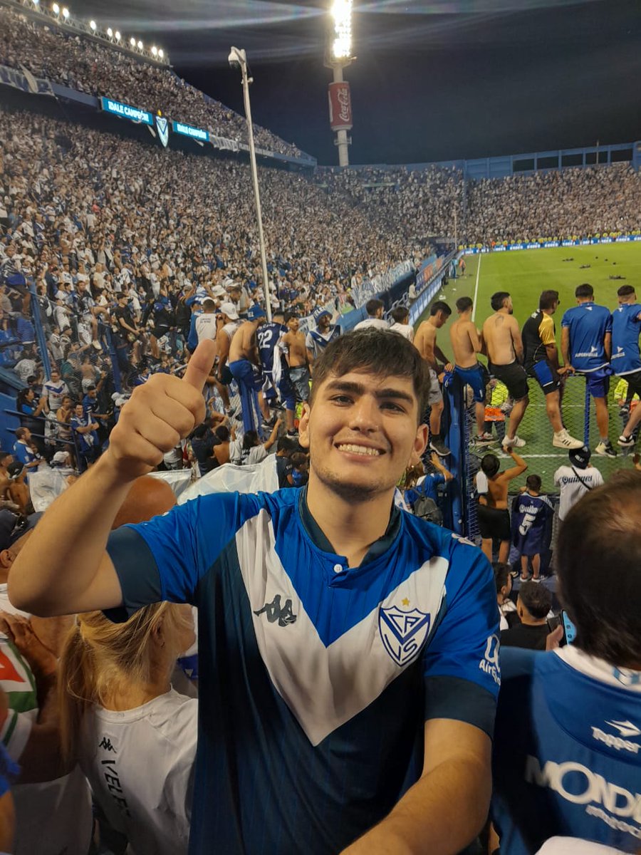 facucavs05's tweet photo. DE VILLA LURO SALIO EL NUEVO CAMPEONNN https://t.co/thrLpMErxV