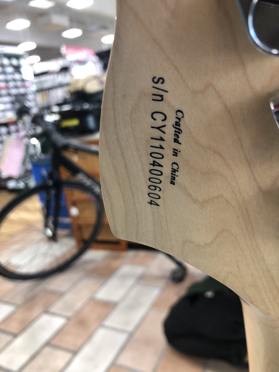 HADOFUkumatsuki's tweet photo. おはこんはんちわ！こちら
#ハードオフ熊谷月見店 です。☺️
今回はSquierのエレキギターが入荷しましたのでご紹介致します♪😉
Squier FRS Affinity ST BSB
S/N:CY110400604 2011年式 です。
気になる方はぜひご来店を🙏
#squier #ストラト #Afinity #楽器買取 https://t.co/0QyEp7m17F
