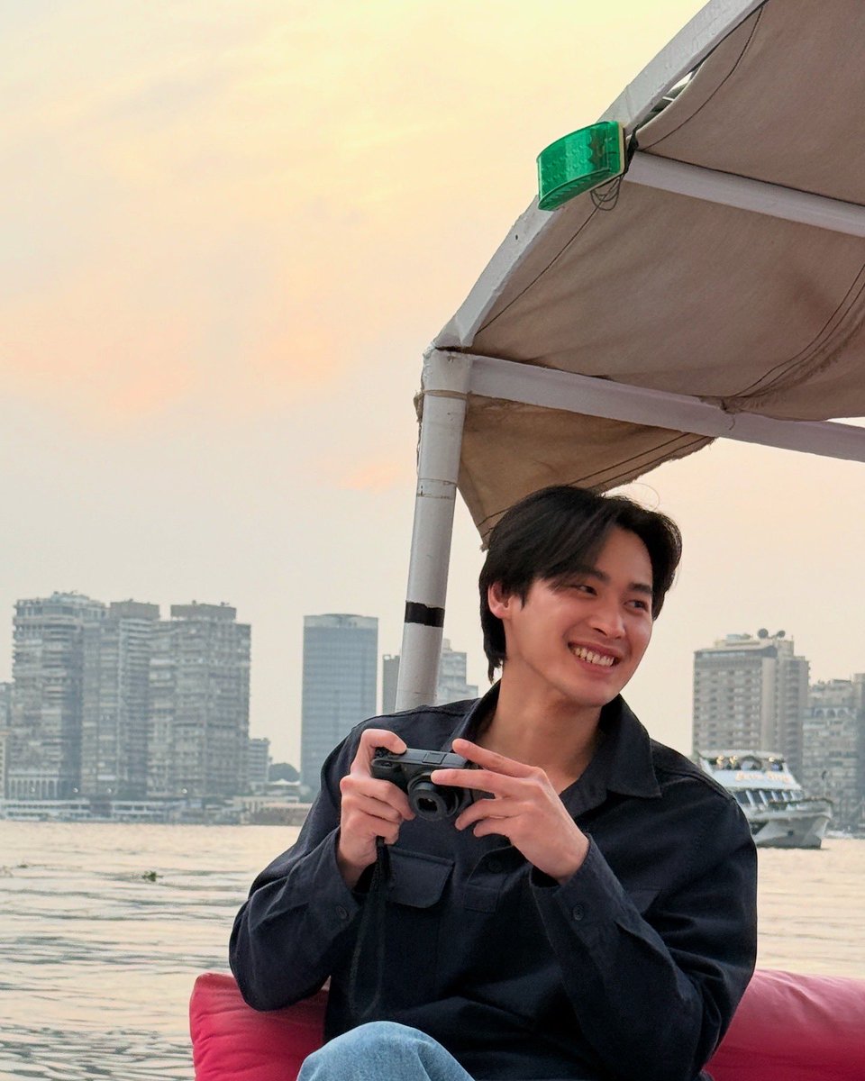 PanthitraWat's tweet photo. #number_9th #งุ้งงิ้งๆของนพเก้า #เก้าตามก้องไปเจอนี่ที่อียิปต์  หนับหนุบ photobook น้อนหน่อย😺🖤 https://t.co/CyrjhUHbIA